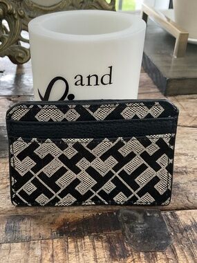 Tommy Hilfiger black card holder